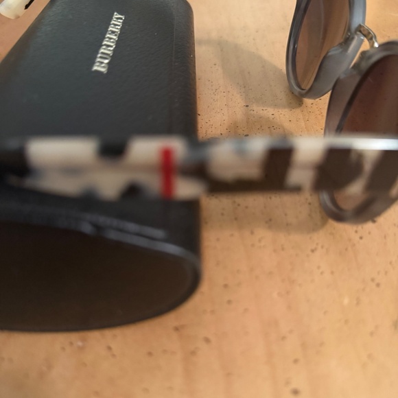 Burberry Sunglasse